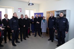 Wizyta Ministra Spraw Wewnętrznych i Administracji w Komisariacie Policji w Żabnie