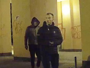 Zostali nagrani podczas kradzieży kół. Rozpoznajesz ich?