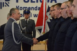 ślubowanie nowo przyjętych policjantów