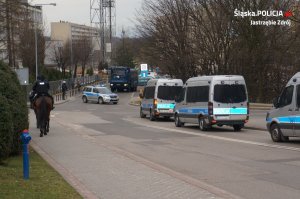 Policjanci zabezpieczają mecz piki nożnej w Jastrzębiu-Zdroju