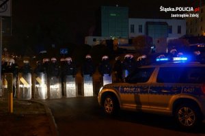 Policjanci zabezpieczają mecz piki nożnej w Jastrzębiu-Zdroju