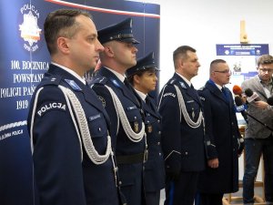 prezentacja nowego umundurowania wyjściowego Policji