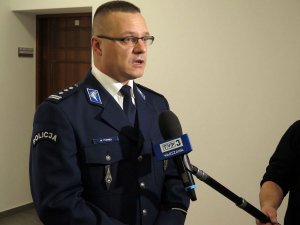 prezentacja nowego umundurowania wyjściowego Policji