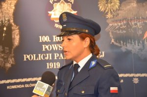 prezentacja nowego umundurowania wyjściowego Policji