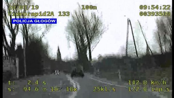 Nietrzeźwy kierowca jechał z prędkością 143 km/h w terenie zabudowanym