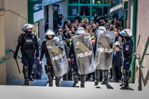 policjanci w trakcie ćwiczeń