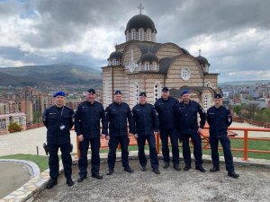 Zastępca Komendanta Głównego Policji nadinsp. Kamil Bracha, insp. Paweł SPYCHAŁA Komendant Wojewódzki Policji w Bydgoszczy, insp. Paweł DZIERŻAK Komendant Wojewódzki Policji w Kielcach, insp. Tomasz MICHUŁKA Komendant Wojewódzki Policji z siedzibą w Radomiu oraz podinsp. Piotr SOCHACKI p.o. Zastępcy Dyrektora BMWP KGP złożyli wizytę w Jednostce Specjalnej Polskiej Policji, której policjanci pełnią służbę w Kosowie w ramach Misji Unii Europejskiej EULEX w zakresie praworządności.