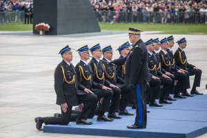 akt promocji ponad 400 oficerów PSP podczas centralnych obchodów święta strażaka