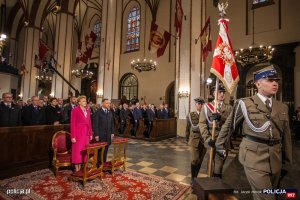 Uroczysta Msza Święta na foto Prezydent RP Andrzej Duda z żoną