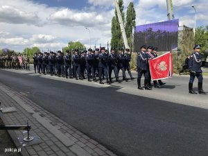 Kompania Reprezentacyjna Policji podczas defilady na Wisłostradzie