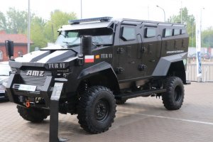 Tur VI - specjalny samochód opancerzony
