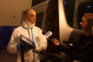 Ekspert prezentuje sprzęt - wypowiedź dla TVP