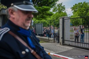 Tłumy gości w oczekiwaniu na otwarcie bram KGP