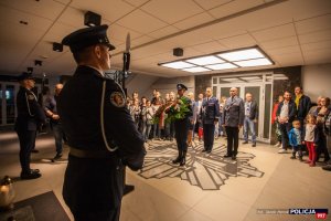 Hołd pamięci przy tablicy Poległych w Służbie