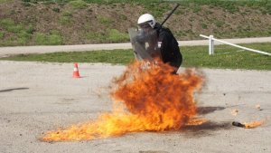 szkolenia zgrywających działania pomiędzy jednostkami KFOR, a komponentem EULEX.
„Fire phobia” (pokonywanie płonących przeszkód)