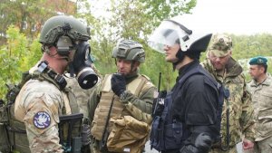 szkolenia zgrywające działania pomiędzy jednostkami KFOR, a komponentem EULEX.

działania kontr-terrorystyczne polegające na szkoleniu z taktyki zdobywania budynków oraz odbijania zakładników.