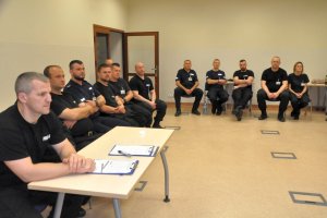 Policjanci uczestniczący w warsztatach.