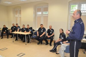 Wykład dla policjantów w jednej z sal dydaktycznych.