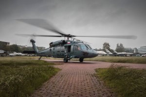 policyjny śmigłowiec Black Hawk podczas startu