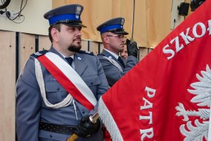 Poczet sztandarowy Szkoły Policji w Słupsku.