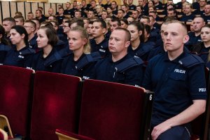 Policjanci rozpoczynający szkolenie w słupskiej Szkole Policji.