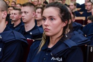 Policjantka szkolenia zawodowego podstawowego (zbliżenie).