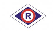 logo ruchu drogowego, litera R w czerwonym kółku na granatowym tle