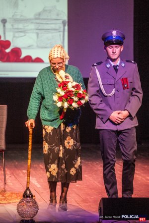 Prezentacja spektaklu „Historia Policji zaklęta w Pamiątkach i kartkach rodzinnego albumu” w wykonaniu grupy teatralnej z KWP w Kielcach