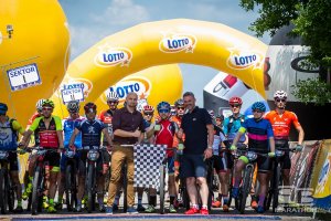 uczestnicy na mecie LOTTO Poland Bike Marathon w Urszulinie