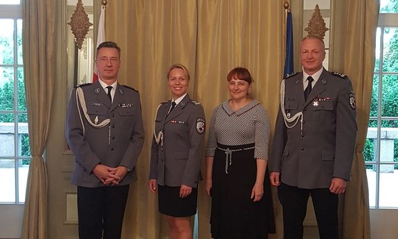 Zastępca Komendanta Centralnego Biura Śledczego Policji insp. Piotr Stasiak i Naczelnik Wydziału Prezydialnego Centralnego Biura Śledczego Policji mł. insp. Beata Trojanowska i  w siedzibie placówki w Oslo, Oficer Łącznikowy Polskiej Policji insp. Paweł Olczak, Radca-Minister Ambasady RP w Oslo z Panią Ambasador Iwoną Woicką-Żuławską