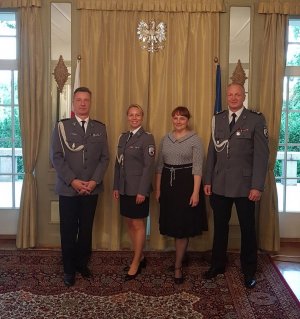 Zastępca Komendanta Centralnego Biura Śledczego Policji insp. Piotr Stasiak i Naczelnik Wydziału Prezydialnego Centralnego Biura Śledczego Policji mł. insp. Beata Trojanowska i  w siedzibie placówki w Oslo, Oficer Łącznikowy Polskiej Policji insp. Paweł Olczak, Radca-Minister Ambasady RP w Oslo z Panią Ambasador Iwoną Woicką-Żuławską