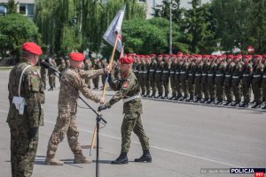 ceremonia wręczenia proporca, który co roku przyznawany jest wyróżniającemu się pododdziałowi Żandarmerii Wojskowej