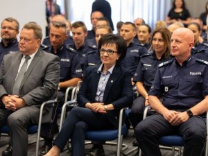 Minister Spraw Wewnętrznych i Administracji Elżbieta Witek, Wiceminister Spraw Wewnętrznych i Administracji Jarosław Zieliński, Komendant Główny Policji gen. insp. Jarosław Szymczyk wśród nagrodzonych policjantów