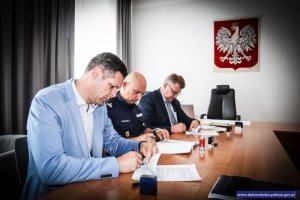 Złożenie podpisu na dokumentach dotyczących inwestycji