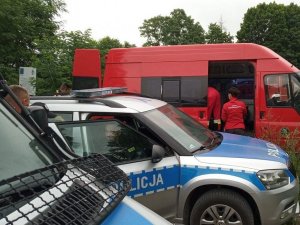 Samochody policji i straży pożarnej