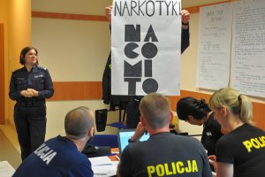 W trakcie zajęć niektóre grupy przygotowały też propozycję plakatów.