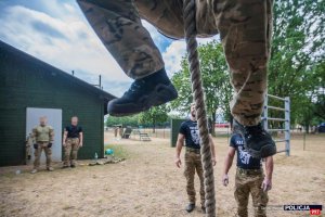 Międzynarodowe Zawody Wytrzymałościowo-siłowych Służb Mundurowych ,,Uwierz, Walcz, Zwyciężaj&quot; - konkurencja wejście i zejście po linie