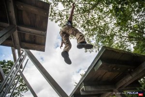 Międzynarodowe Zawody Wytrzymałościowo-siłowych Służb Mundurowych ,,Uwierz, Walcz, Zwyciężaj&quot; - konkurencja wejście i zejście po linie