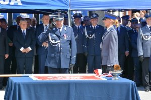 mł. insp, Tomasz Szymański Zastępca Komendanta Głównego Policji nad sztandarem