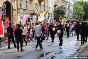 marsz ludności ulicami Kielc