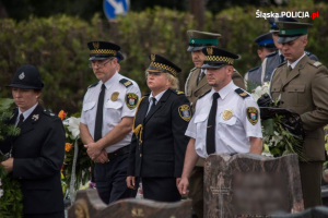 przedstawiciele innych służb mundurowych podczas uroczystości pogrzebowych