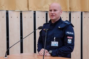 Przemówienie dowódcy Jednoski podkomisarza Arkadiusza Bednarza.