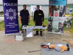 policjanci na pikniku profilaktycznym
