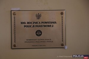 Tablica poświęcona powstaniu Policji Państwowej