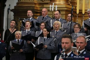 Po zakończeniu Mszy Świętej chór i orkiestra wykonały kilka utworów dla wiernych