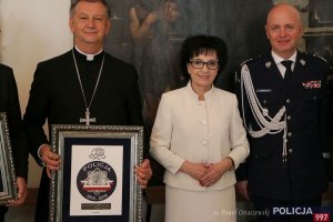 Od lewej stoją: bp Józef Guzdek, minister Elżbieta Witek i generał Jarosław Szymczyk