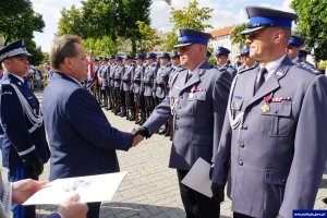 Jarosław Zieliński wręcza nominacje oficerom