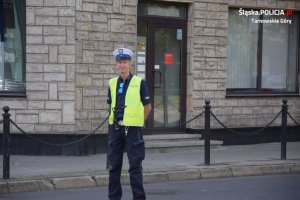 policjant podczas zabezpieczenia tour de pologne