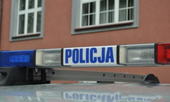 napis policja na radiowozie