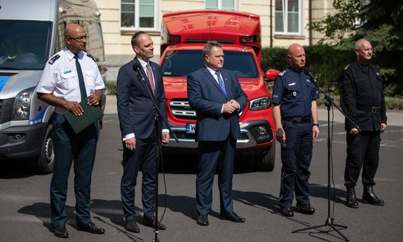 W trakcie konferencji prasowej Jarosław Zieliński wspólnie z Rafałem Weberem, sekretarzem stanu w Ministerstwie Infrastruktury oraz szefami Policji, Państwowej Straży Pożarnej oraz Głównej Inspekcji Transportu Drogowego